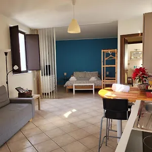 Casa Currò , Aeroporto di Catania Fontana Rossa Italia